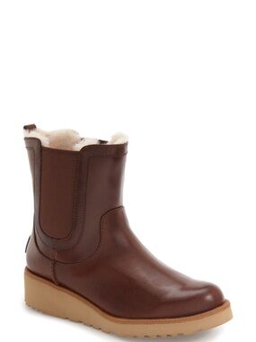 UGG Chestnut Brown Shearling-Lined Chelsea Boot 7 us